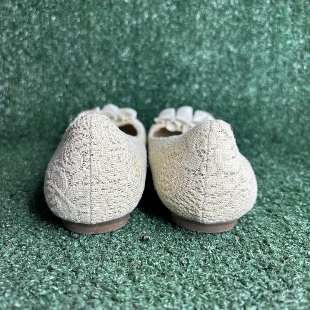 NEW Fergalicious Lace Ruffle Bow Romantic Ballet Flats Cream Ivory Womens Sz 8.5